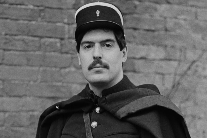 Arthur Bostrom as Officer Crabtree
